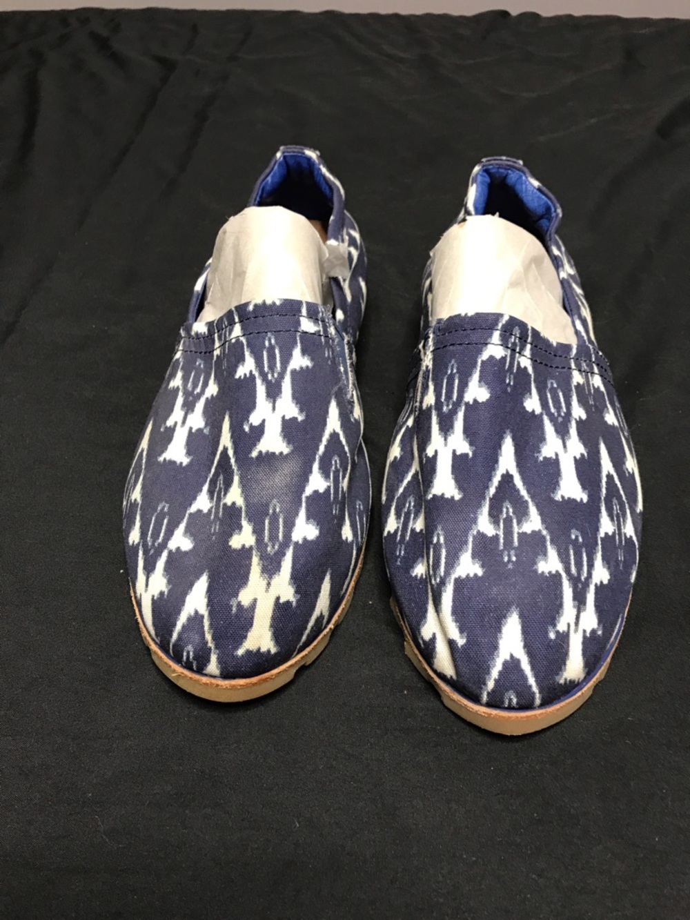 L.L Bean women shoes size 8.5, Slip-On Canvas loafers in ikat pattern